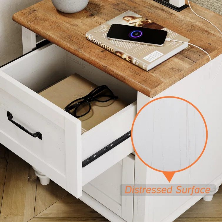 3 piece set: 2 dressers & nightstand 3 piece set: 2 dressers & nightstand